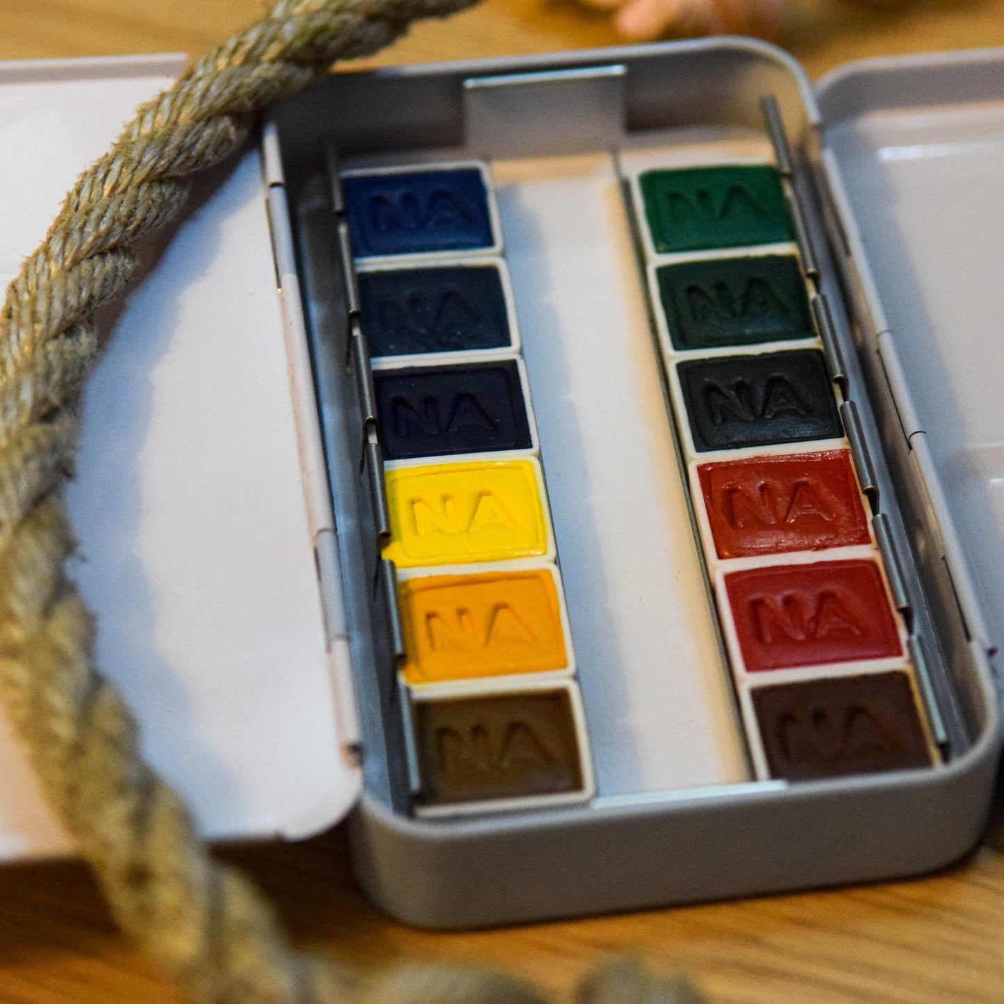 Palette “Héritage - Nuances d’Aquarelle” 12 Aquarelles Artisanales Véganes, Éco-responsables et Solidaires