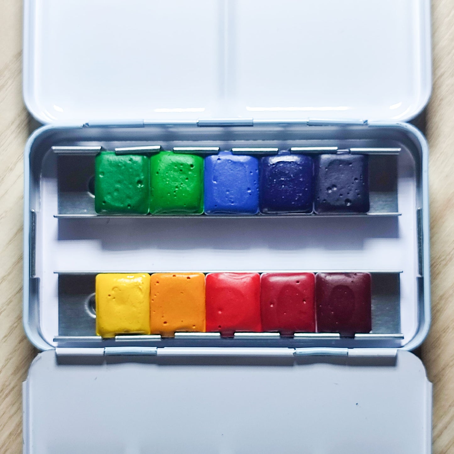 Offre Palette "Nuances Essentielles" - 10 Aquarelles Artisanales sans huile essentielle, Véganes, Éco-responsables et Solidaires