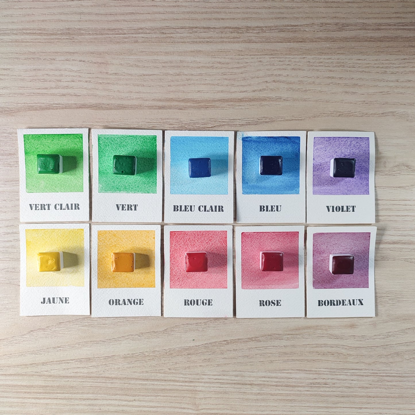 Offre Palette "Nuances Essentielles" - 10 Aquarelles Artisanales sans huile essentielle, Véganes, Éco-responsables et Solidaires