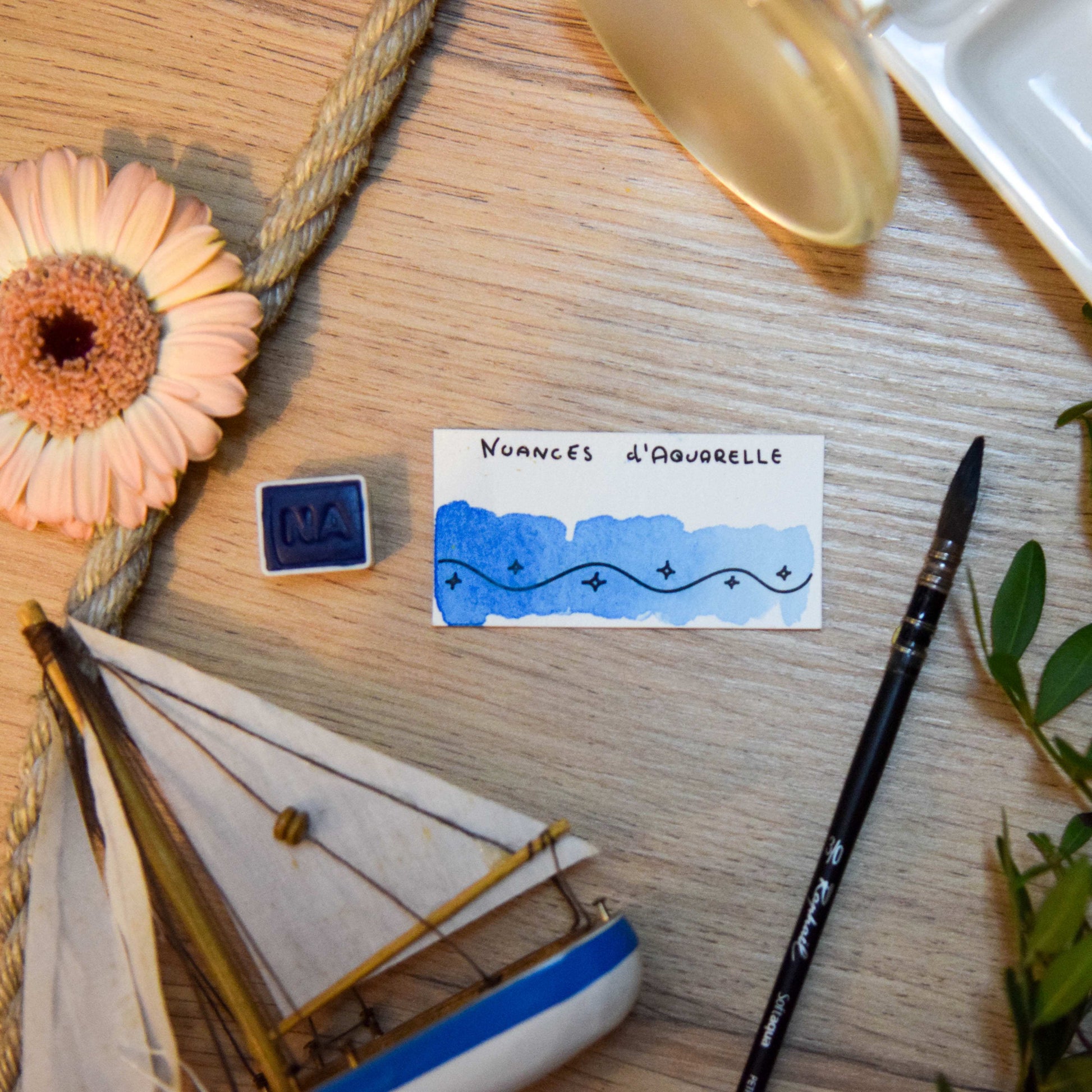 Aquarelle artisanale extra-fine végane eco-responsable et solidaire en demi-godet couleur Bleu Saphir